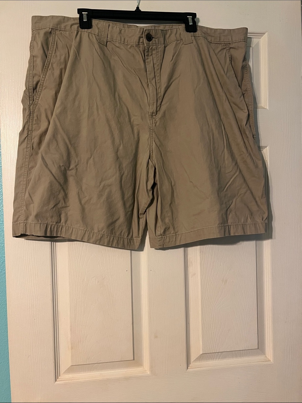 Magellan Outdoors Men's Casual Khaki Shorts. Size 44 waist. No wear!